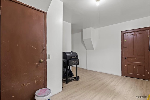 75 Box Ave, Buffalo, NY 14211 - entrance foyer with wood finished floors