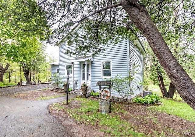 view of front of home featuring driveway