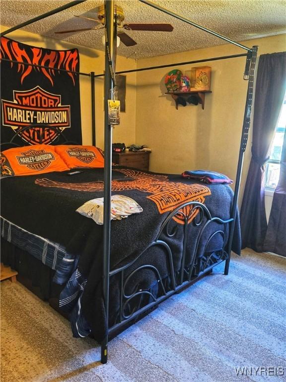 6943 Academy Ln, Lockport-Town, NY 14094 - bedroom featuring carpet and a textured ceiling