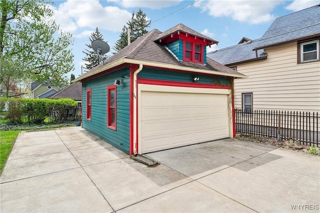 82 Clinton St, Tonawanda-City, NY 14150 - detached garage featuring fence