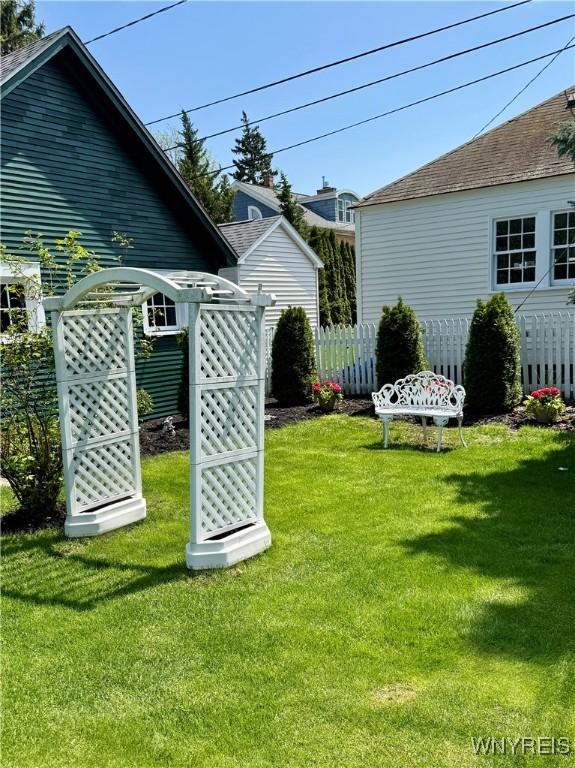 47 Beard Ave, Buffalo, NY 14214 - view of yard