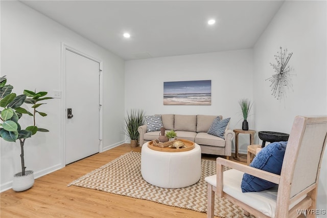 20 Harbour Pointe, Buffalo, NY 14202 - living room featuring wood finished floors, recessed lighting, and baseboards