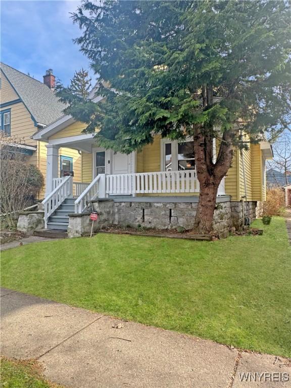 75 Northrup Pl, Buffalo, NY 14214 - view of front facade featuring a front lawn and covered porch