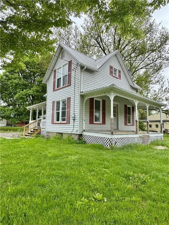 view of front of house with a porch and a front yard