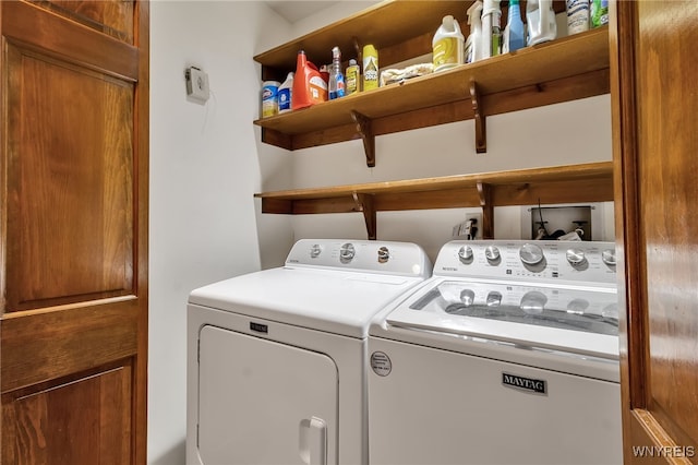 washroom featuring washing machine and clothes dryer
