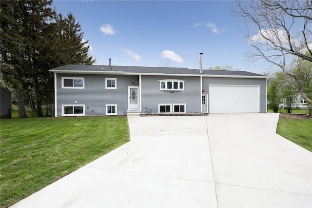 view of front of house with driveway, an attached garage, and a front yard