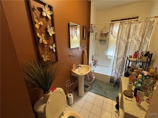 139 Pulaski St, Syracuse, NY 13204 - bathroom with tile patterned floors, shower / bath combo, and toilet