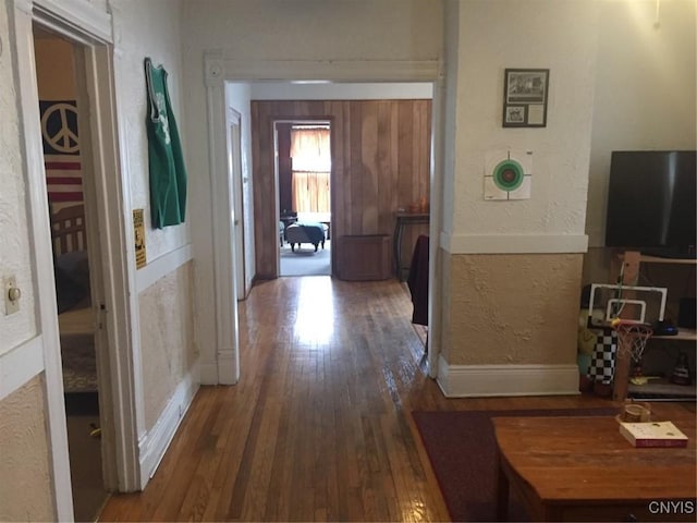313-315 Whittier Ave, Syracuse, NY 13204 - corridor featuring wood-type flooring, a textured wall, and baseboards