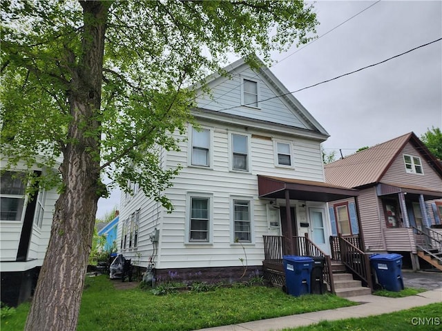 view of front of home with a front yard