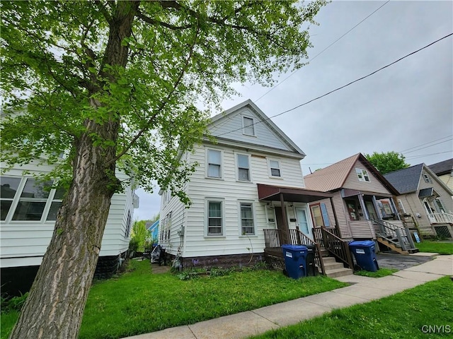 view of front of house with a front yard