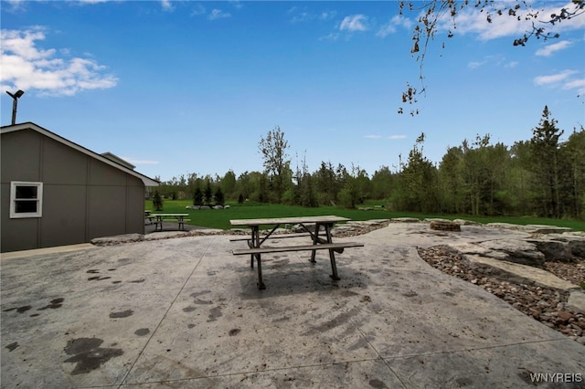 view of patio featuring an outdoor fire pit