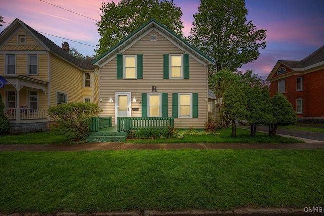 view of front of home featuring a lawn