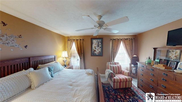 bedroom featuring baseboards and ceiling fan