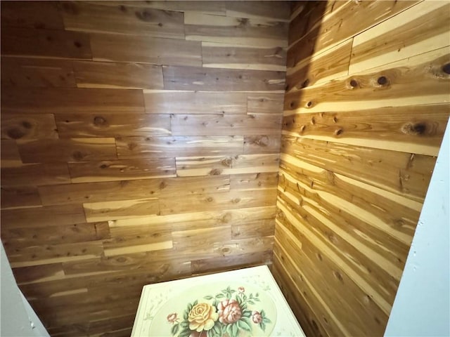 5 Walnut Street Ext, Sennett, NY 13021 - detailed view of wooden walls