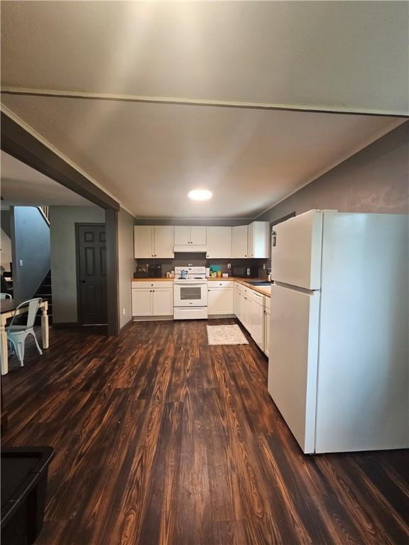 57 Interstate Pkwy, Bradford-City, PA 16701 - kitchen featuring white appliances, dark wood finished floors, white cabinetry, under cabinet range hood, and a sink