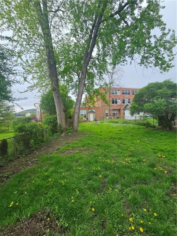 57 Interstate Pkwy, Bradford-City, PA 16701 - view of yard featuring fence