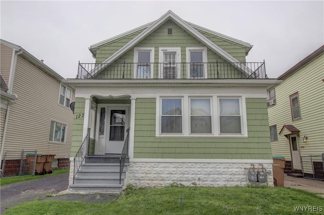 122 Preston Rd, Cheektowaga, NY 14215 - view of front of property featuring a balcony and entry steps