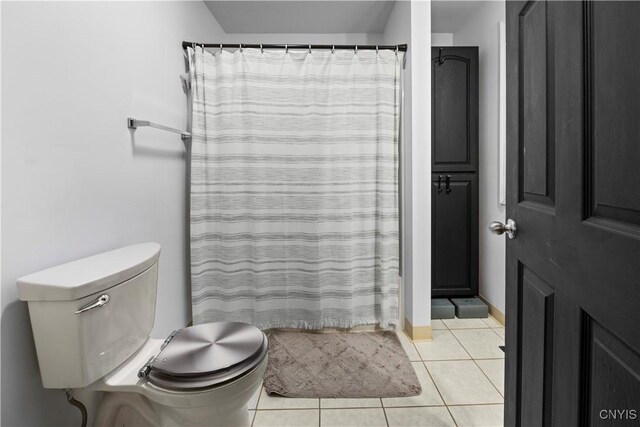 7678 Totman Rd, Cicero, NY 13212 - full bathroom featuring tile patterned flooring, toilet, and curtained shower