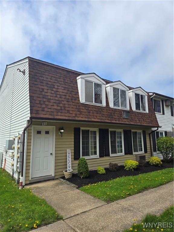 60A Wellington Ct Unit A, Amherst, NY 14221 - view of front facade with a shingled roof, a front yard, and a gambrel roof