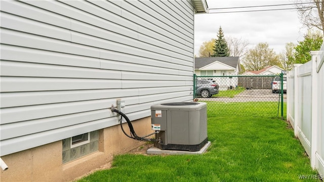 1350 Caravelle Dr, Niagara Falls, NY 14304 - view of yard featuring cooling unit