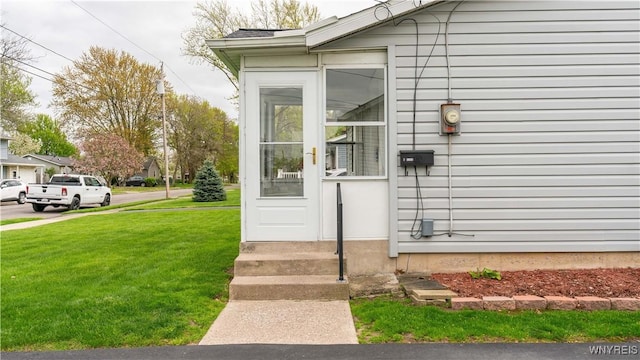 1350 Caravelle Dr, Niagara Falls, NY 14304 - entrance to property featuring a yard