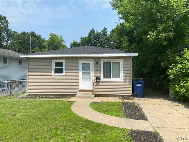 138 W Lynhurst Ave, Syracuse, NY 13205 - bungalow with entry steps