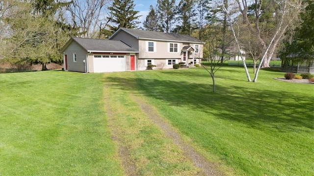 view of front facade featuring a garage, a front yard, and driveway