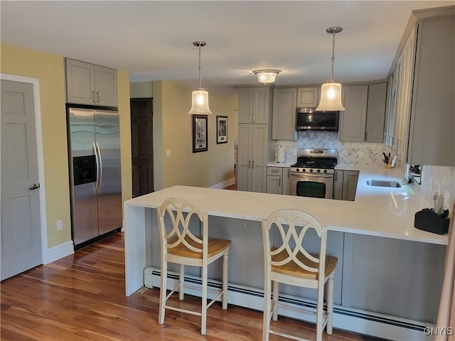 3130 Meadow View Ln, Sennett, NY 13021 - kitchen featuring stainless steel appliances, gray cabinets, a sink, tasteful backsplash, and a peninsula