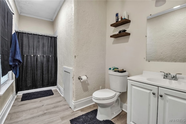 full bathroom with ornamental molding, toilet, a textured wall, wood finished floors, and a shower with curtain