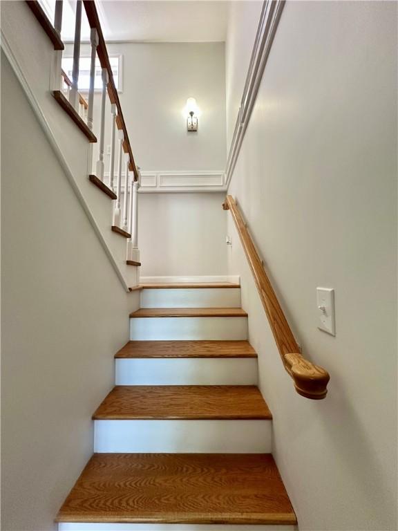 5 Orchard Dr, Corning, NY 14830 - view of staircase