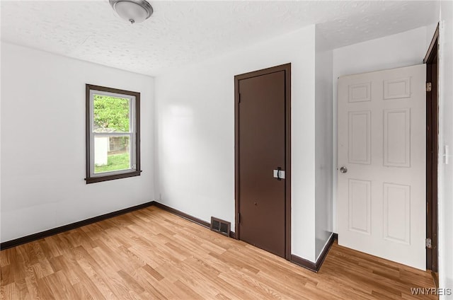 414 18th St, Niagara Falls, NY 14303 - spare room with light wood-style floors, a textured ceiling, and baseboards