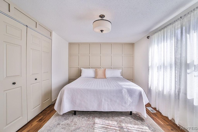 7025 Academy Ln, Lockport-Town, NY 14094 - bedroom featuring wood finished floors, a closet, and a textured ceiling