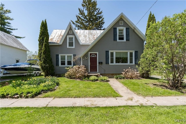view of front of home with a front lawn