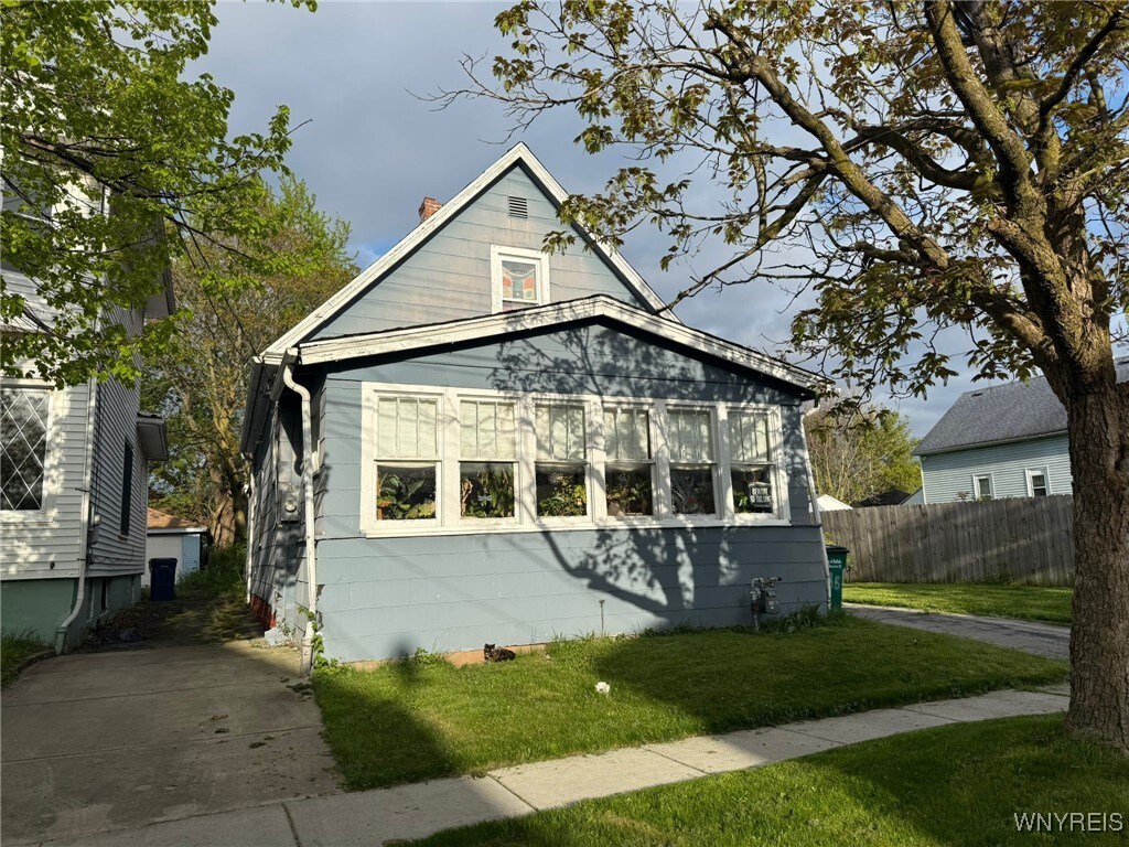 85 Montclair Ave, Buffalo, NY 14215 - photo 2