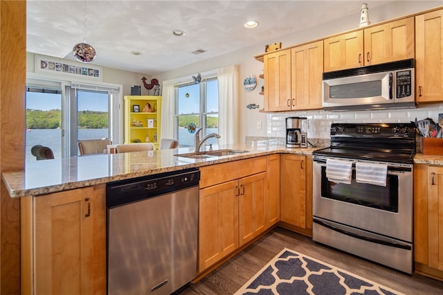 483 Indian Cv, Moravia, NY 13118 - kitchen with appliances with stainless steel finishes, a sink, a peninsula, healthy amount of natural light, and recessed lighting