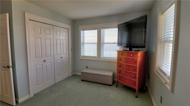 living area featuring carpet floors and baseboards
