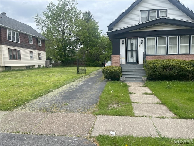 14 Thornton Ave, Buffalo, NY 14215 - view of front of home with a front lawn