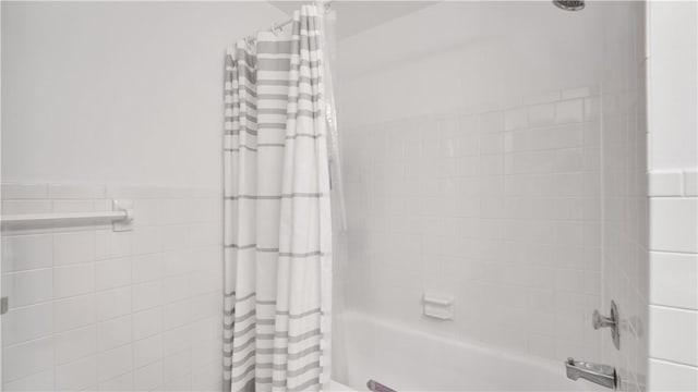 bathroom featuring shower / bath combo with shower curtain