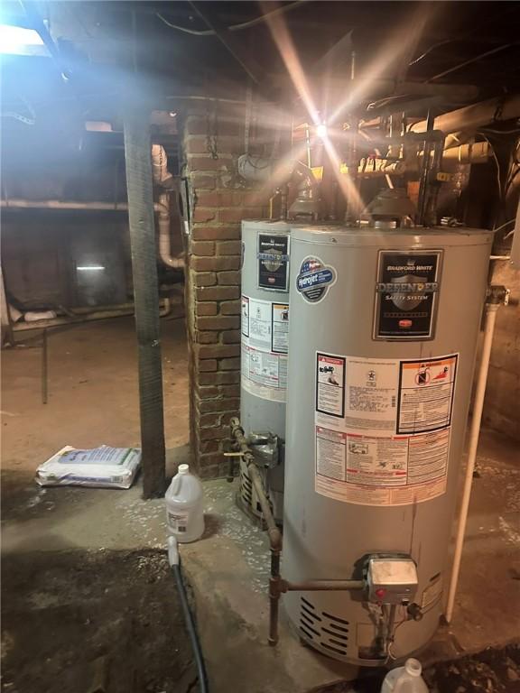 616 Reynolds St, Elmira-City, NY 14904 - utility room featuring gas water heater