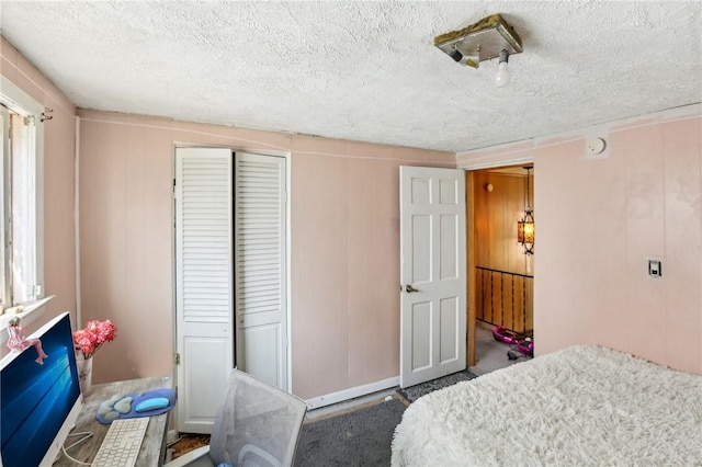 136 Summit St, Batavia-City, NY 14020 - bedroom featuring a closet, a textured ceiling, and carpet