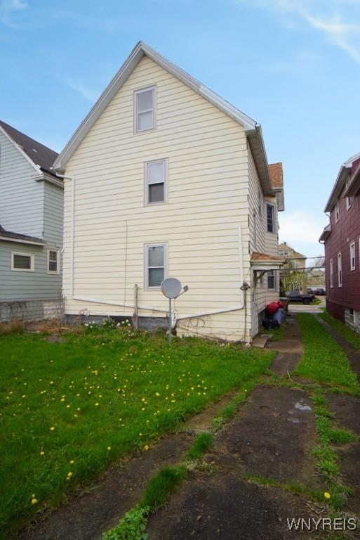 54 Pine Ridge Rd, Cheektowaga, NY 14211 - back of house featuring a lawn