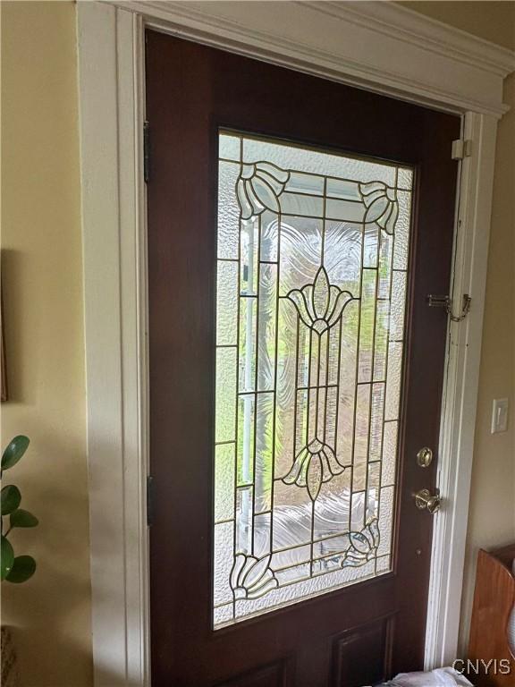 923 Teall Ave, Syracuse, NY 13206 - detailed view of crown molding