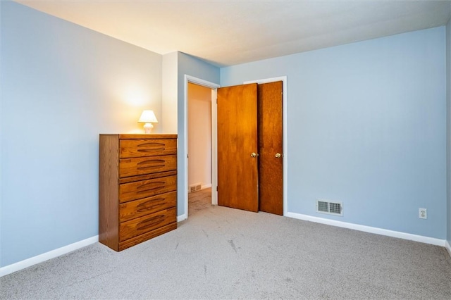 unfurnished bedroom featuring carpet flooring, baseboards, and a closet