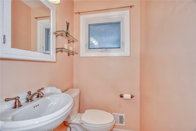 bathroom featuring a sink and toilet