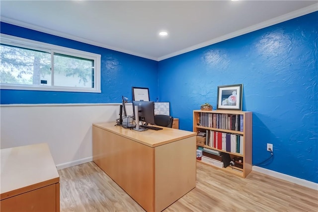 home office featuring light wood-style floors, baseboards, recessed lighting, and ornamental molding