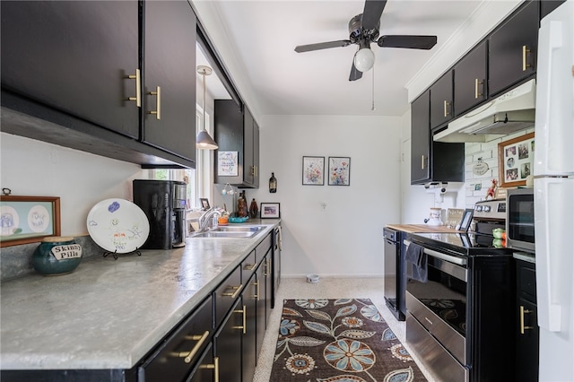 kitchen with stainless steel electric range, under cabinet range hood, dark cabinets, a ceiling fan, and a sink
