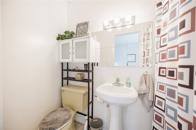 bathroom featuring toilet