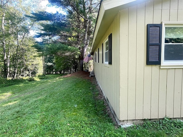 920 New Kingston Rd, Middletown, NY 12455 - view of side of home with a yard