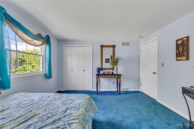 bedroom featuring carpet, a closet, and baseboards