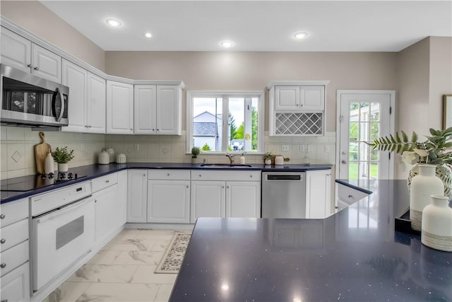 670 Raymond Dr, Lewiston, NY 14092 - kitchen featuring appliances with stainless steel finishes, dark countertops, plenty of natural light, and recessed lighting